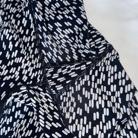 NIKE Dri-Fit Black & White Mesh Leggings Size Medium - Picture 5 of 8